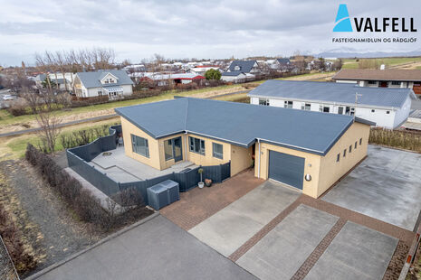 Ásabraut 13, Akranes