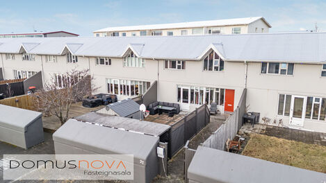 Einigrund 27, Akranes