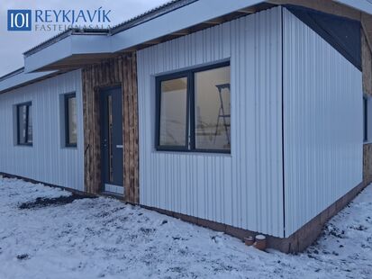 Lækjarvellir 15, Grenivík