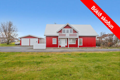 Miðskógar 11, Garðabær