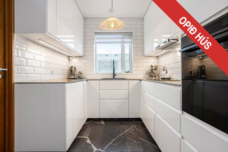 Faxabraut 40, Reykjanesbær